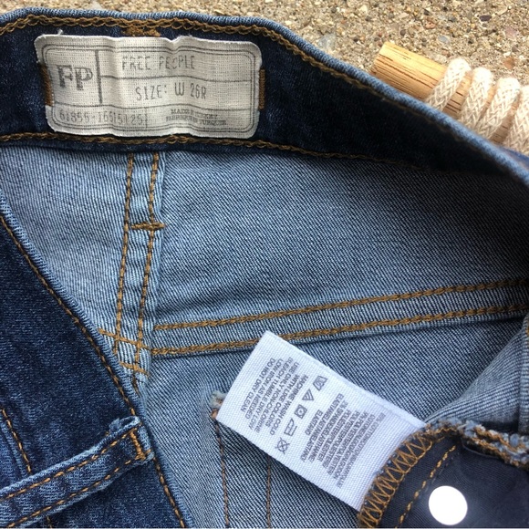 Free People Distressed Skinny Jeans Size 26 - Picture 4 of 8